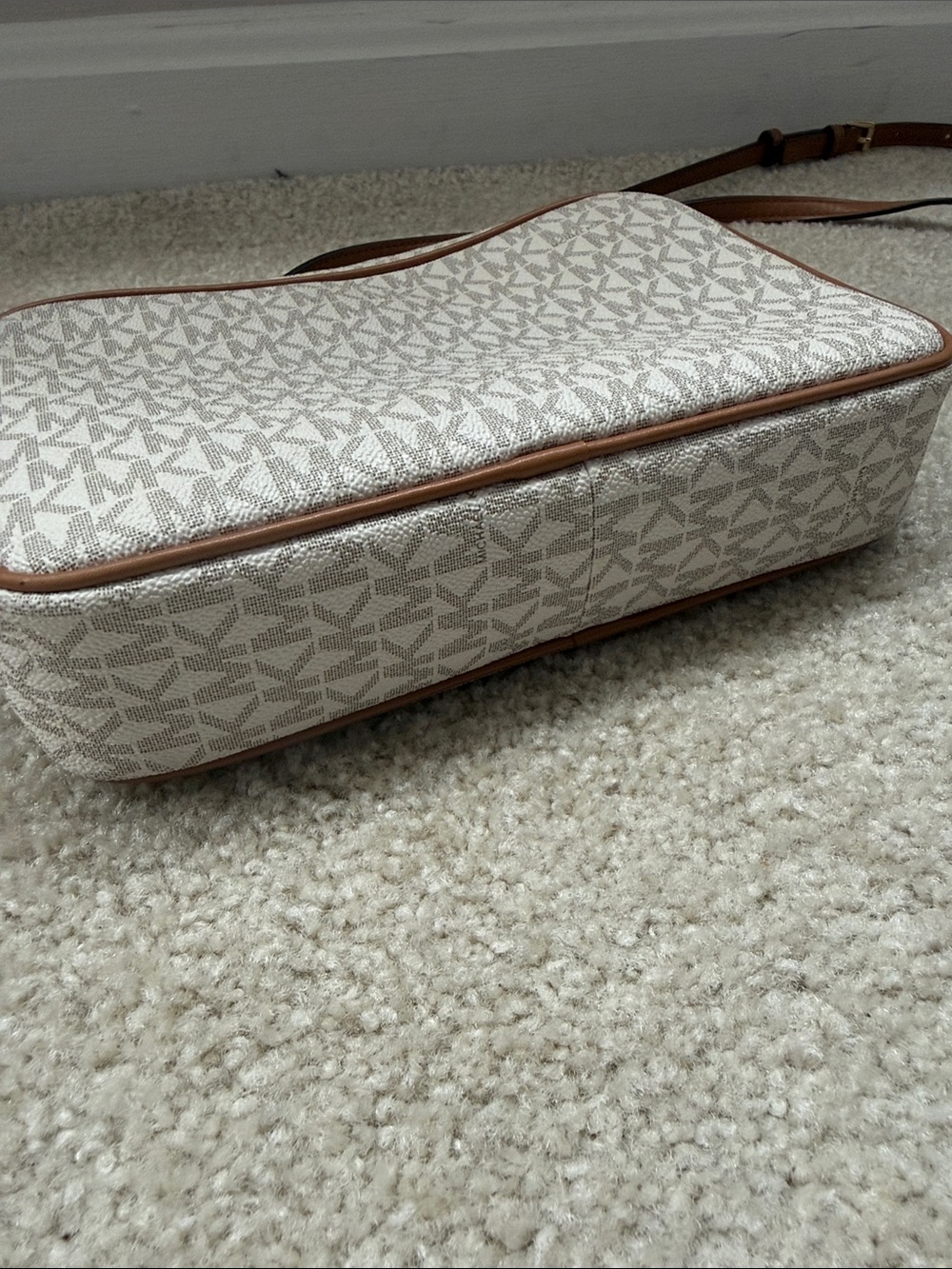 Michael Kors Logo Crossbody | Vanilla/Acorn - Picture 3 of 7